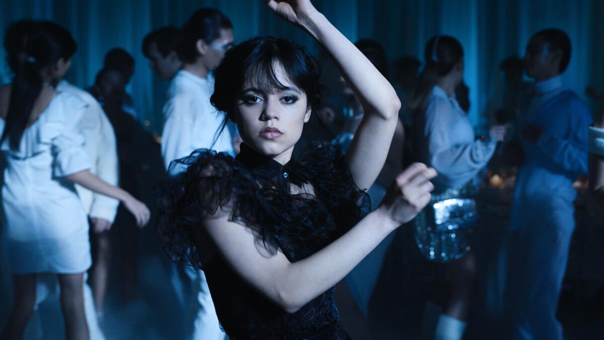 Jenna Ortega's goth vibe for 'Wednesday' takes off - Los